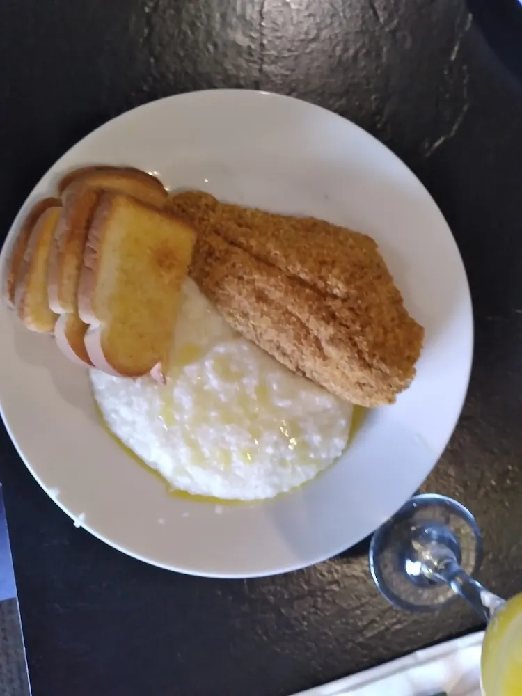 Cat Ifsh & Grits with Buttery Toast