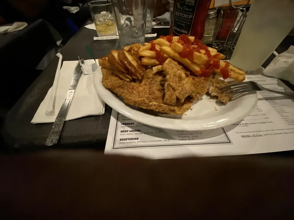 Chicken Wings with Fries